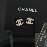 小香 Chanel 耳钉 耳环 时尚百搭 超美1:1精致做工 跟正品一样制作 美丽的东西不需要华丽的背景 随便拍拍就超美 华丽小清新