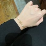 Louis Vuitton 路易威登 设计独特 用Lv经典之作图形理念 好看 手链 超级无敌爆赞 随意搭配都是非常百搭 高品质 黄铜材质.