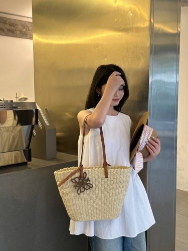 140￥ 罗意威Loewe草编包 夏日风情草编包，沙滩风单肩手提包，上宽55Cm下宽30Cm高40Cm