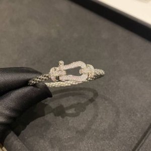 Fred 银色满钻马蹄 银色手绳 大号 经典百搭高级Force 10系列 满钻大号 非常极简的风格 白金色特别适合男士佩戴 绳子颜色可以更换 无论男女佩戴都更好