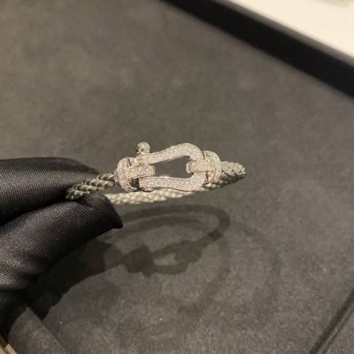 Fred 银色满钻马蹄 银色手绳 大号 经典百搭高级Force 10系列 满钻大号 非常极简的风格 白金色特别适合男士佩戴 绳子颜色可以更换 无论男女佩戴都更好