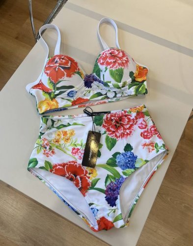 P D&G杜嘉班纳经典比基尼适合多种场景的游泳衣♀海边 游泳池 温泉 水上乐园 漂流都可以内搭外穿也完全可以 面料：透气舒适。速干弹性的游泳衣更加帖肤易清洗S