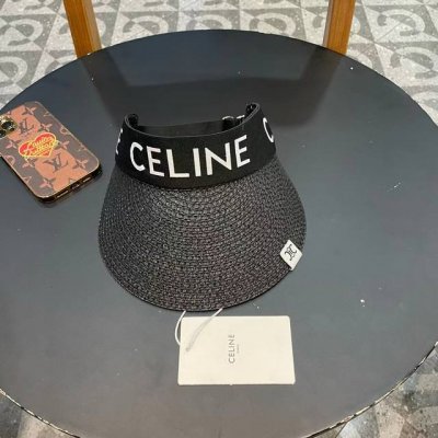 P80 Celine 赛琳草织空顶帽 真的很喜欢这种草织的感觉 带有质朴的田园清新感 三色超百搭 喜欢空顶帽的集美不可错过