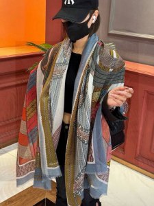 会发光发亮的围巾 爱马仕 专柜同步 买了都说好看羊绒印花推荐顶级工艺超值爱马仕专柜爆款羊绒方巾立体呈现图案纹路实物档次极高特殊工艺高端研发惊艳问世特殊尖端工艺处
