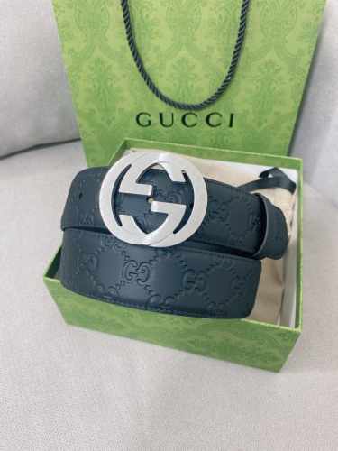 gucci 顶级男士腰带，2025早春系列透过现代视角焕新诠释品牌经典元素。这款腰带以牛皮革匠心打造，巧妙缀饰互扣式双G搭扣，时尚百搭，宽度4.0Cm 原单15