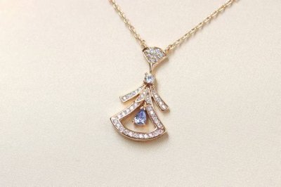 新款上新 Bvlgari 玫瑰金 紫钻裙子 锁骨项链 年七夕限定新品 灿若迢迢银汉，柔如玲珑情窦。Bvlgari宝格丽Divas’ Dream系列七夕情人节特别