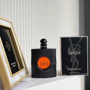 专柜品质 Ysl黑鸭片香水。很火的一款香水~整体瓶身都超美, 黑色星空的瓶身！暗黑风格的香水 很精致粉色胡椒、橙花、梨中调:咖啡、茉莉基调:香草、广藿香、雪松圣