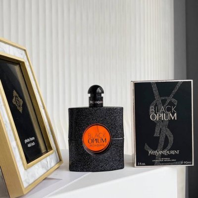 专柜品质 Ysl黑鸭片香水。很火的一款香水~整体瓶身都超美, 黑色星空的瓶身！暗黑风格的香水 很精致粉色胡椒、橙花、梨中调:咖啡、茉莉基调:香草、广藿香、雪松圣