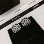 p70 【Chanel香奈儿】耳钉 热销款 市面最高版本！专柜1:1款式开模 专柜原版同黄铜材质小香经典Logo香奈儿耳钉女神必备 超级显脸瘦L