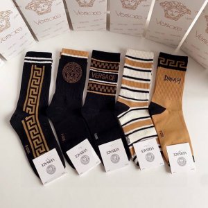 特 配包装 Versace 范思哲 新款经典中长款堆堆袜袜子！一盒五双， 专柜同步筒袜袜子，大牌出街，潮人必备超好搭。