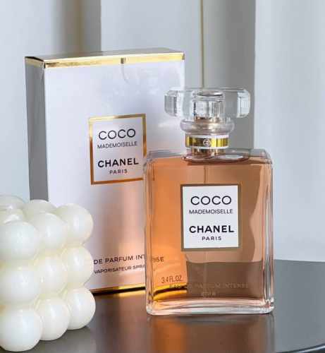 专柜品质 Chanel 香奈儿馥郁香水 规格: Ml 东加豆与香草香精复合而成的琥珀香调，烘托出广藿香的深邃底蕴，是一款饱满、深邃、魅惑的东方调香氛。它的存在感