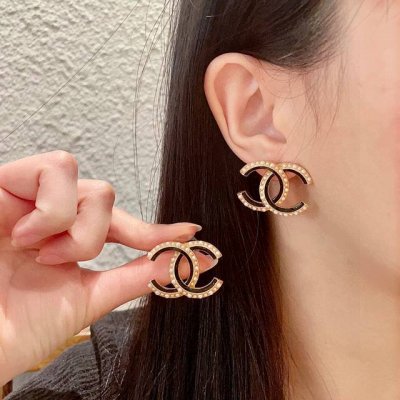 香奈儿珍珠经典双C耳钉