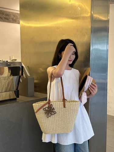 140￥ 罗意威Loewe草编包 夏日风情草编包，沙滩风单肩手提包，上宽55Cm下宽30Cm高40Cm