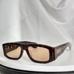 Jacques Marie Mage日本手工眼镜 镜框採用8.0定制板料打造出復古的镜框作品，而鏡面正面，卻保留著纖幼線條，盡顯職人功架，整體設計完美、尤其鏡臂