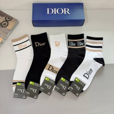 配包装 一盒5双 Dior 迪奥 新款纯棉中筒袜子 潮人必备经典款 个性时尚百搭款 你值得拥有哦