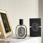 专柜品质 蒂普提克Diptyque杜桑黑瓶 Doson Ed Ml 香调 花香调 前调 橙花 玫瑰 鸢尾花 中调 晚香玉 粉红胡椒 后调 安息香脂 麝香 这款香
