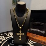 新款 专柜品质 Chrome Hearts克罗心黄金色十字花球项链，十字架吊坠 凹凸造型不同的花纹设计风格 呈现出与众不同 十字架 童军花是克罗心的志 所以更经