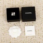 p120 211894【我们出品】预售月头出货，量大咨询客Fu！ 【香 方块双C珍珠戒指】25S夏季最新款！！老规矩先到先得！颗颗施华洛世奇水晶Zp一致黄铜材质