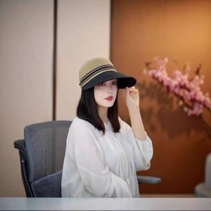 prada普拉达宽檐鸭舌帽子女夏季大帽檐编织韩版渔夫帽百 搭款透气网眼防晒帽子