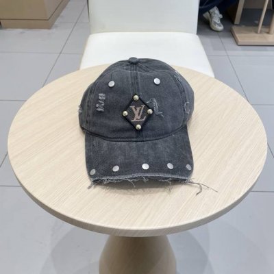 Lv路易威登棒球帽 专柜热卖款纯棉内里，轻盈透气。完美版型，对格精准无误，原厂品质，独家实物拍摄，男女适用