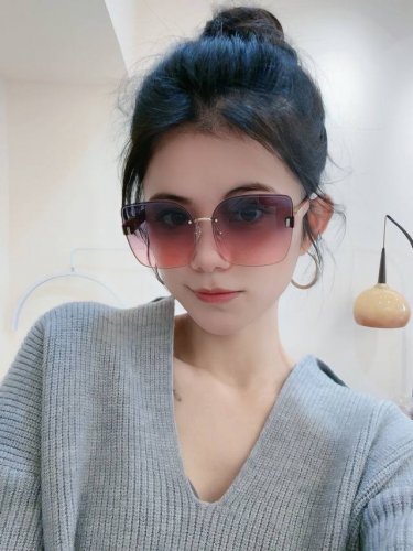 dior-迪奥 2025开春新款 潮流爆款 时尚方框太阳镜 高品质 佩戴舒适 网红潮款墨镜 女士高清太阳镜 高品质Tr镜框 型号Cd1233