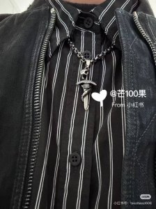 新款 巴黎世家 Balenciaga 项链 复古风 简单大方 大牌金质感饱满 ，搭配衣服超好看 ！