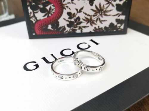 Gucci古驰 新款 Guccighost图案戒指将独特的艺术图案融入戒指设计中，最终成品是两种文化水乳交融，过去与现在并重爆款 #6789码# 潮人必入