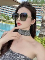 gucci 偏光系列 2025新款偏光太阳镜 款式多 。 经典的方框设计，不挑脸型，无论搭配大衣还是连衣裙都非常显气质 偏光镜片预防紫外线配6070