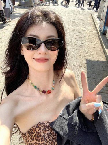 Gucci 新款连体尼龙偏光太眼镜 情侣款时尚方框太阳镜佩戴舒适网红潮流款墨镜 大气女人范儿 大脸小脸都好看 型号 G8316