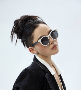 新款 时尚百搭 超显脸小 佩戴舒适品牌:Ysl 圣罗兰 材质: 加厚偏光镜片型号 47721