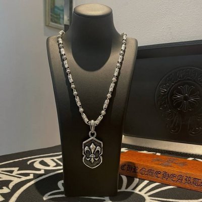 批 新款 专柜品质 Chrome Hearts克罗心十字花球项链 ，盾牌吊坠，凹凸造型不同的花纹设计风格 呈现出与众不同 十字架 童军花是克罗心的志 所以更经久