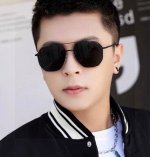 Lv 男款炫彩飞行员偏光太阳镜 材质 高清尼龙加厚卡槽高清偏光镜片 无边框镜架颜型号 L28902