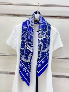 18姆米 双面同色 H**S真丝新款买了都说好看推荐 金质马刺 90 真丝方巾 顶级工艺超值专柜爆款立体呈现图案纹路实物档次极高特殊工艺高端研发惊艳问世特殊尖端