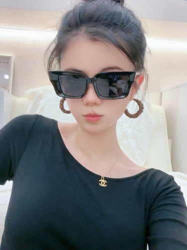 Gucci 2025开春新款 潮流爆款 时尚方框太阳镜 高品质 佩戴舒适 网红潮款墨镜 型号：G16901