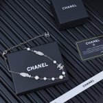 香奈儿羽毛珍珠项链 飞鸟系列绝美上新自由与优雅的终极 ch Nel 25 飞鸟系列春夏新品高级感满满 秀款 以鸟和羽翼为主题整个时髦住了飞鸟漫游 非常有仙气