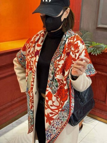 羊绒新款买了都说好看推荐爱马仕双面同色羊绒方巾 美洲豹与蜂鸟双面同色140 ，顶级工艺超值爱马仕专柜爆款立体呈现图案纹路实物档次极高特殊工艺高端研发惊艳问世特殊