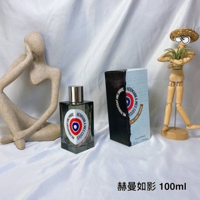 Etat解放橘郡赫曼如影 Edp浓香 Ml 赫曼如影 香调:木质馥奇香调 前调:土味素麝香刺椒 中调:浅粉玫瑰玫瑰 后调:广藿香降龙涎香醚 属性:中性香