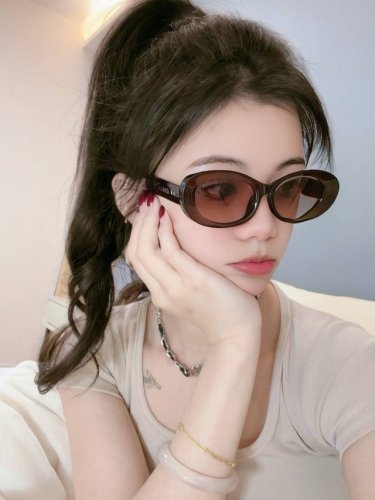 gucci 2025开春新款 潮流爆款 时尚小框太阳镜 高品质 佩戴舒适 网红潮款墨镜 型号：G6988