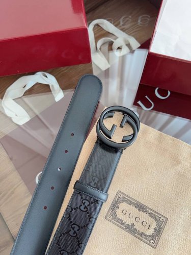 gucci 经典Pvc定制亮光面料 宽度4.0Cm 专柜新版Logo横标，原版进口南非皮底，精品双G铜扣 高端品质，不惧对比。