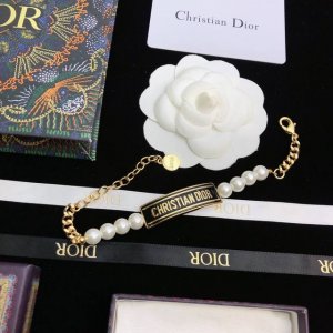 新款 Dior 迪奥最新款多元素手链系列，多元素Dior手链 经典百搭耐看 重点是超显白哦 精选正品一致黄铜材质