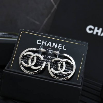 chanel 双C圆圈耳环 香奈经典双C单品 清冷感拿捏 超有质感 时髦精必备单品 百搭单品