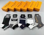 特 Louis Vuitton 路易威登驴家新品男款袜子 一盒五双 驴家经典全场Logo，纯棉材质制造，透气舒适，超级Nice超火爆小单品，大牌出街，潮人必备超