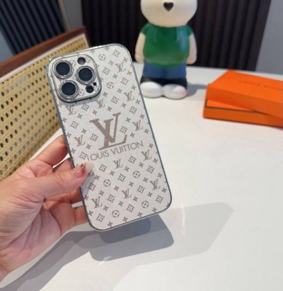 新品Lv手机壳 电镀边闪粉镜头膜 全包壳 型号：为了不出现报错型号，请打开本机查看手机设置显示的型号 Iphone16系列更新 Iphone16Pro Max