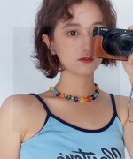 新款香奈儿Chanel最新款双C彩色珠子拼接豆豆项链叠戴更加好看超个性 百搭款特别特别赞 整体细节非常令人惊喜 设计感十足 不仅带出个人自信及品味 款式典雅而时