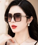 P80 Hermes 爱马仕 2025开春新款原版出货 网红超爆款经典奢华全球风[亲亲] 时尚方框太阳镜 气质非凡 经典连体大框款式太阳眼镜[篮球] 顶级品质