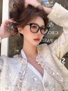 saint Laurent 眼镜的颜值天花板 圣罗兰新款胶囊系列如果想要极简纯欲风 不要错过这款“Ysl〞交织标识的眼镜 Sl M480 ~Size:54-17