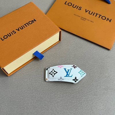新款Lv 发夹Louis Vuitton 路易威登专柜一致材质 火爆款出货 设计独特 复古前卫 男神 美女必备