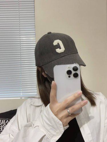 配防尘袋、赛琳Celine新款洗水牛仔棒球帽，最好品质的，休闲大方，简约时尚，大家自己对比哦