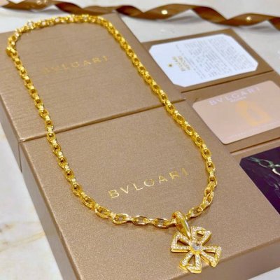 批180。宝格丽项链V金材质。Bvlgari宝格丽 Divas‘ Dream 系列 品相完美，细节无敌，那种独特的色泽完全无可挑剔，再缀以经典指环外形设计，简约