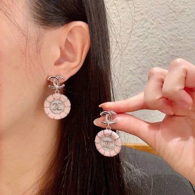 chanel香奈儿 中古 耳钉小香家的款式真心无需多介绍每一款都超好看，精致大方，非常显气质